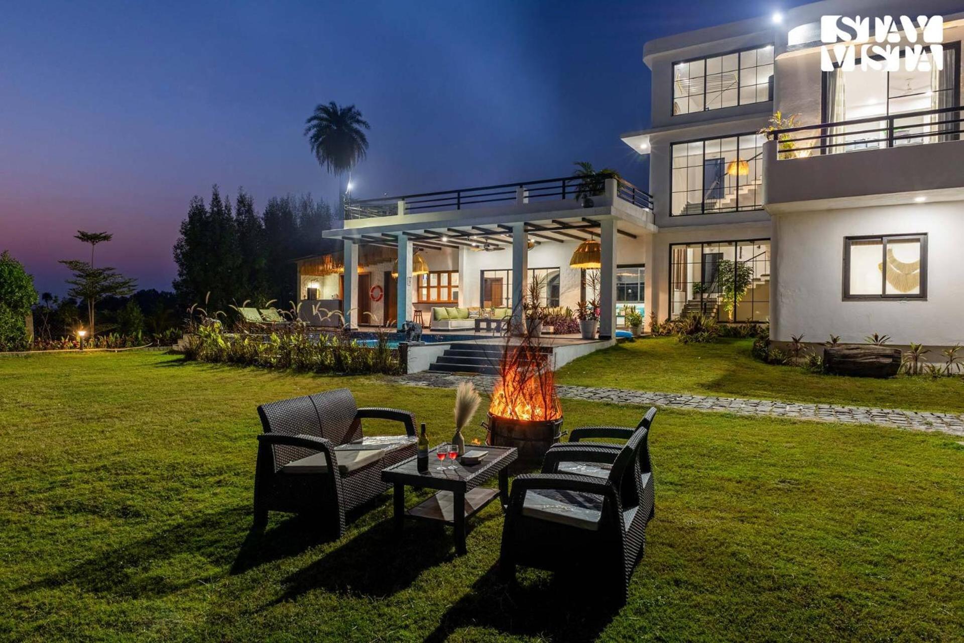 Stayvista At Lotus By The Lake With Pool, Bbq & Lawn Indore Exterior foto